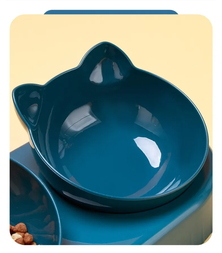 High-quality 3-in-1 anti-slip cat bowl, designed for convenient feeding and hydration.