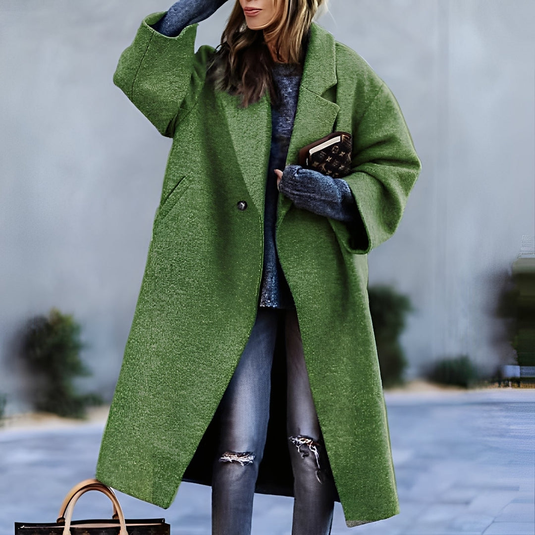 Stylish women's classic trench coat in a loose fit, ideal for fall/winter outerwear.