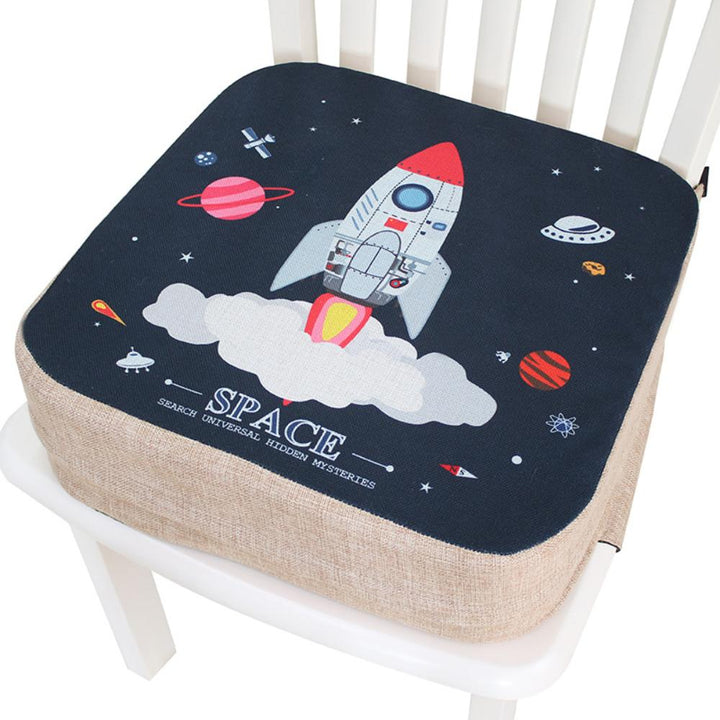 Comfortable children's booster seat, adjustable for dining chairs and easy portability.