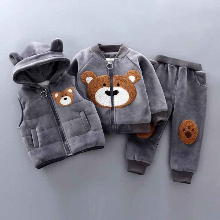 Adorable kids' bear outfit set. Cute baby clothes & toddler set featuring a cozy bear design, perfect for winter.