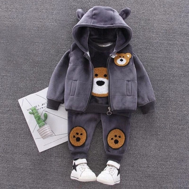 Super soft & cozy bear design outfit set for kids. Adorable baby & toddler wear, perfect for casual comfort.