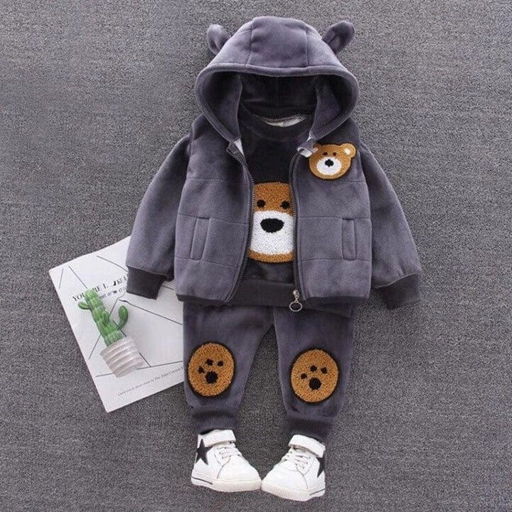 Super soft & cozy bear design outfit set for kids. Adorable baby & toddler wear, perfect for casual comfort.