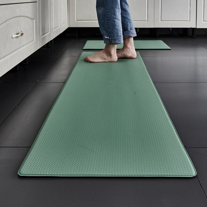 Smooth edge finish on a waterproof kitchen rug. Anti-slip PVC mat with cushioned anti-fatigue support.