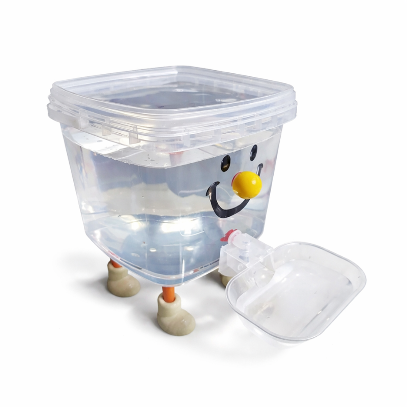 Durable AquaCarry dog water bowl and cat water fountain, ideal for daily use.
