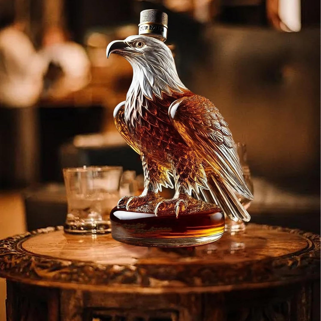 Artistic eagle-shaped whiskey decanter, perfect for home bars and sophisticated drinks.