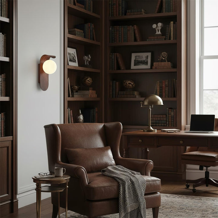 Indoor LED wall light featuring a chic wood effect and modern globe shape.