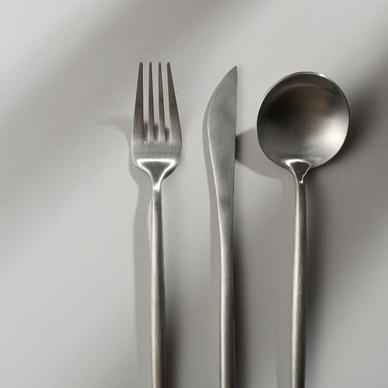 Black Aurora flatware, a sleek & stylish addition to your dining table.