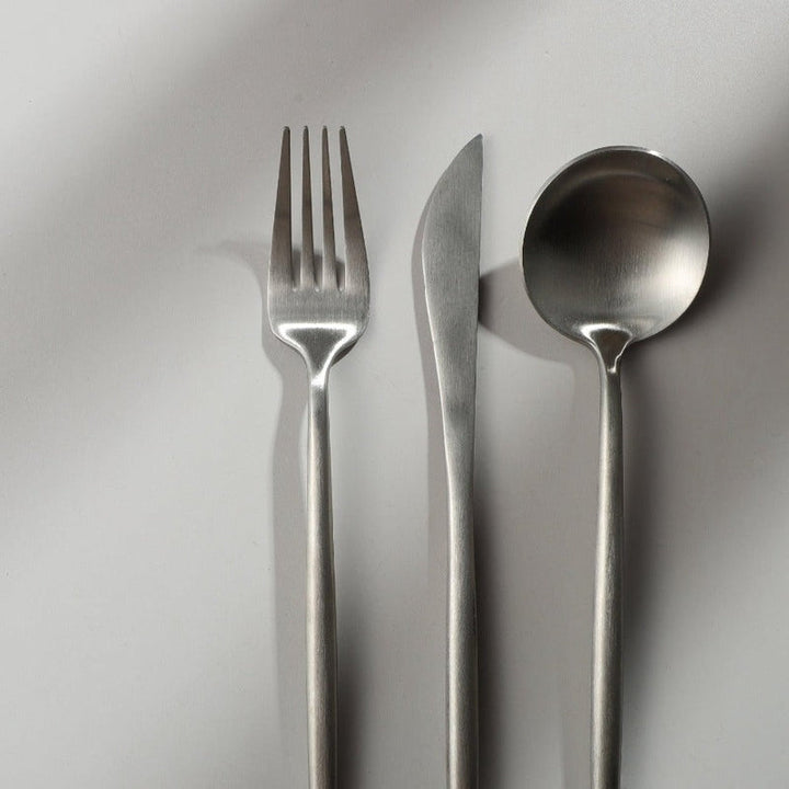 Black Aurora flatware, a sleek & stylish addition to your dining table.