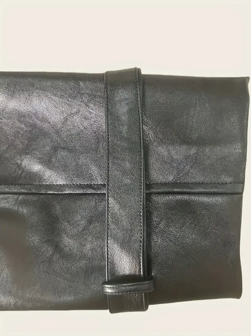 Modern black women's daily jacket, ideal for casual wear. Lightweight & comfortable, perfect for versatile spring/fall style.