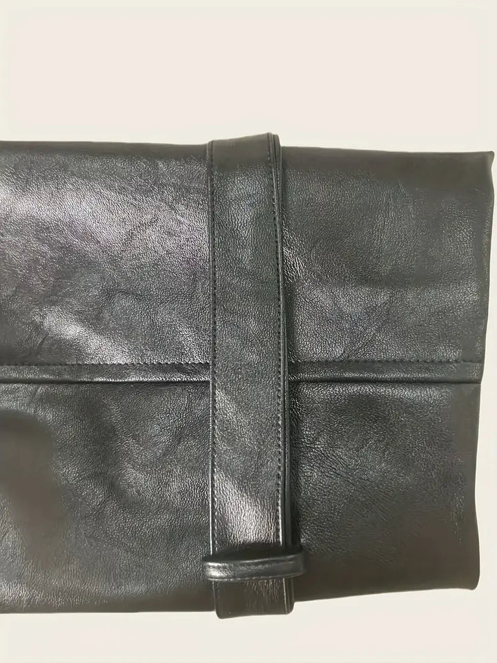 Modern black women's daily jacket, ideal for casual wear. Lightweight & comfortable, perfect for versatile spring/fall style.
