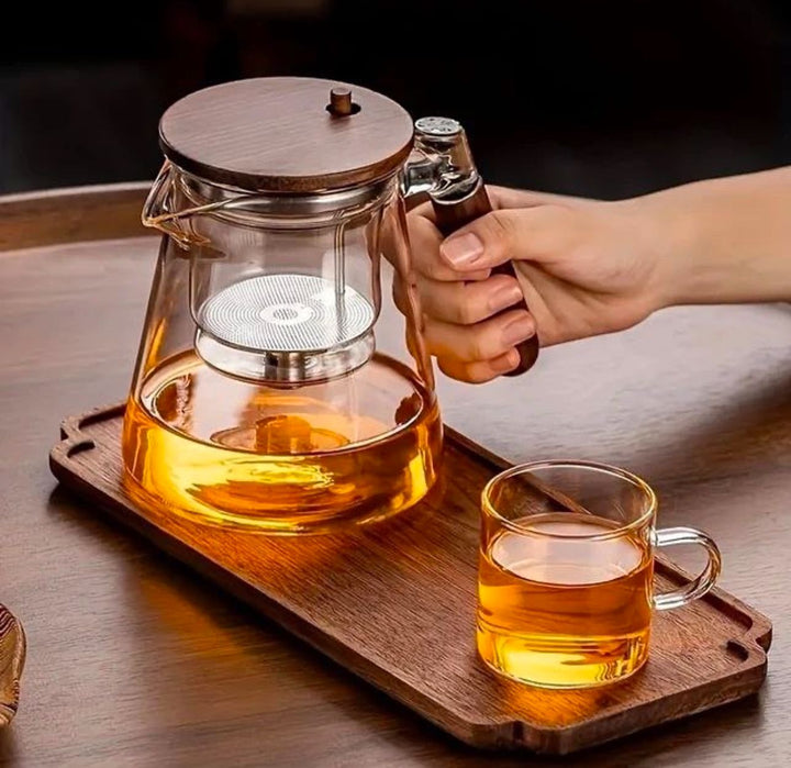 Enjoy loose leaf tea with this heat-resistant glass teapot and convenient built-in infuser.