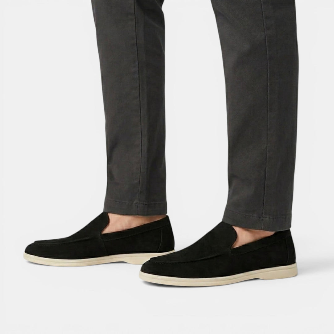 Black everyday slip-on loafers for men, versatile and easy to wear.