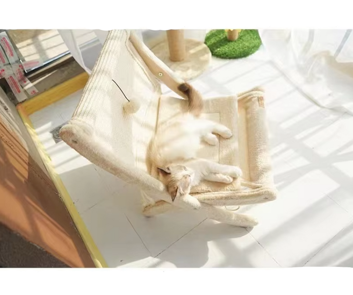 Pet furniture for cats: Cozy deckchair lounger with a built-in scratching pad for daily feline well-being.