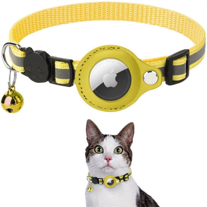 An essential pet safety supply: GPS tracker cat collar, reflective & adjustable for secure feline outdoor adventures.