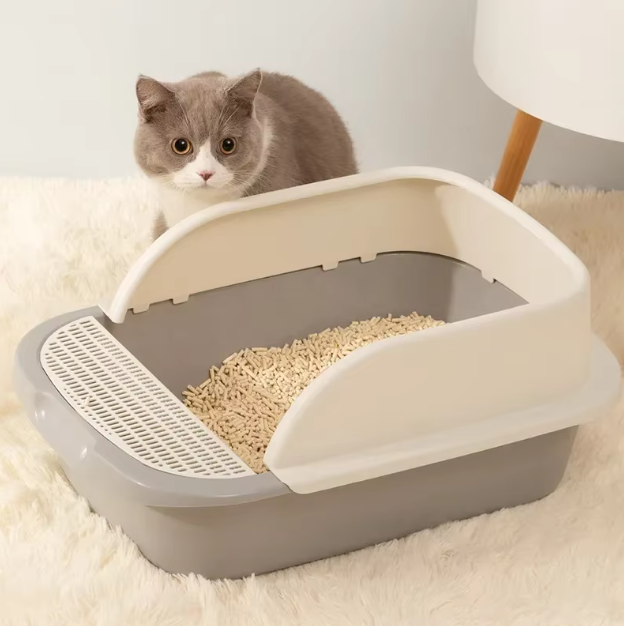 Blue high rim cat litter tray. Durable, easy-clean litter box for a no-mess cat care routine.