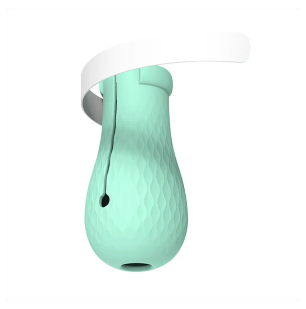 Feline gentle paw protector caps aid stress-free cat grooming. Anti-scratch nail caps provide safety & comfort.