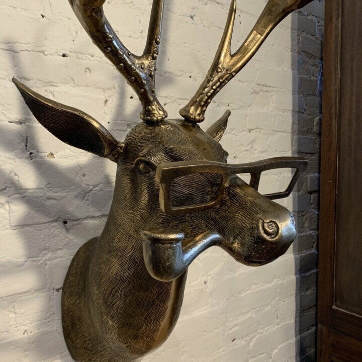 Modern deer head resin wall decor, elegant wildlife sculpture for office & home.