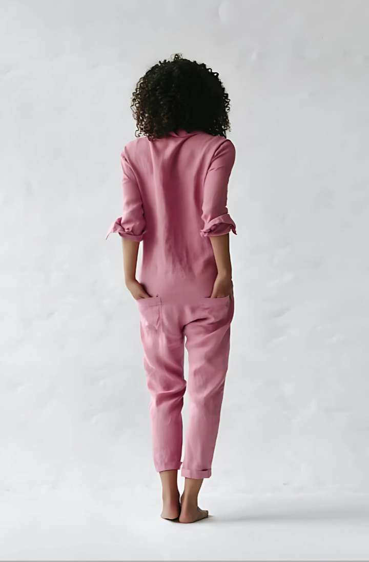Versatile women's jumpsuit in vintage style, perfect for casual chic spring and summer fashion.