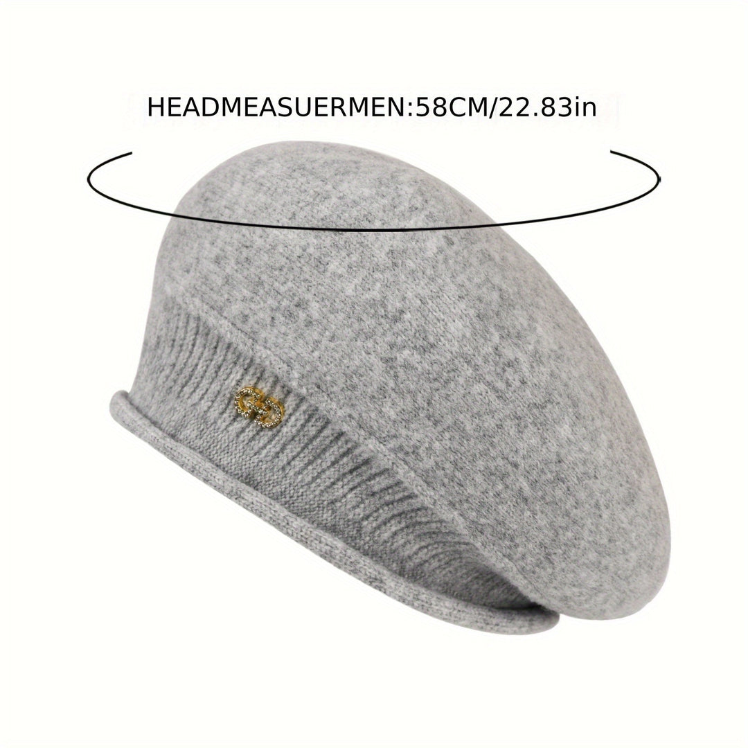 Chic knitted beret for women, an elegant and warm winter accessory.