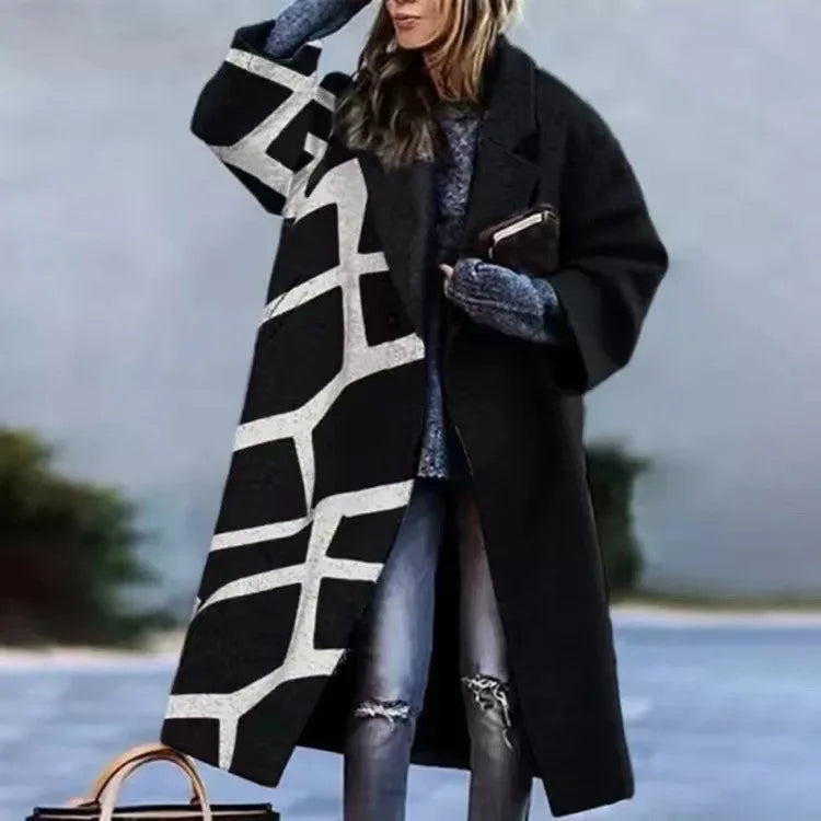 Comfortable jacket with an oversized silhouette, ideal for cooler weather.