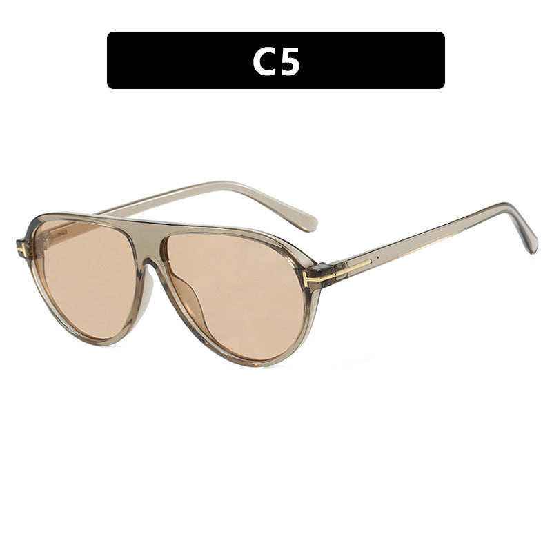 Women's stylish oversized sunglasses with polarized lenses, offering strong UV protection. Chic metal frame eyewear.