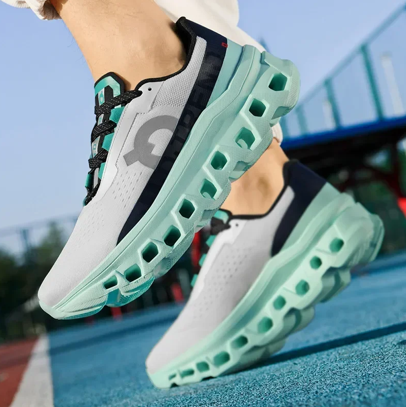 Lightweight athletic footwear for women from Chic und Stil, ideal for running and casual outings.
