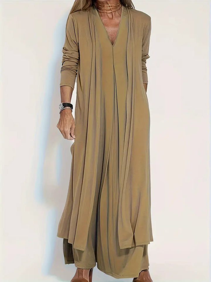 Elegant women's dress set by Chic Und Stil, featuring a flowing skirt and stylish top.