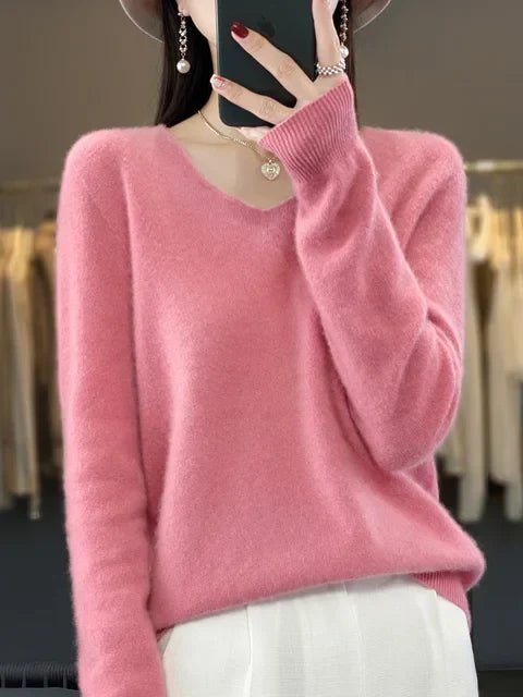 Versatile fashion: elegant gathered knit sweater