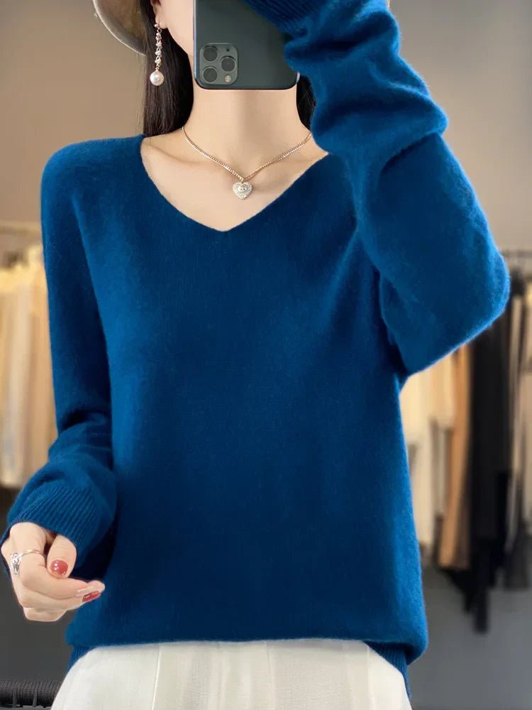 Winter fashion: elegant gathered knit for women
