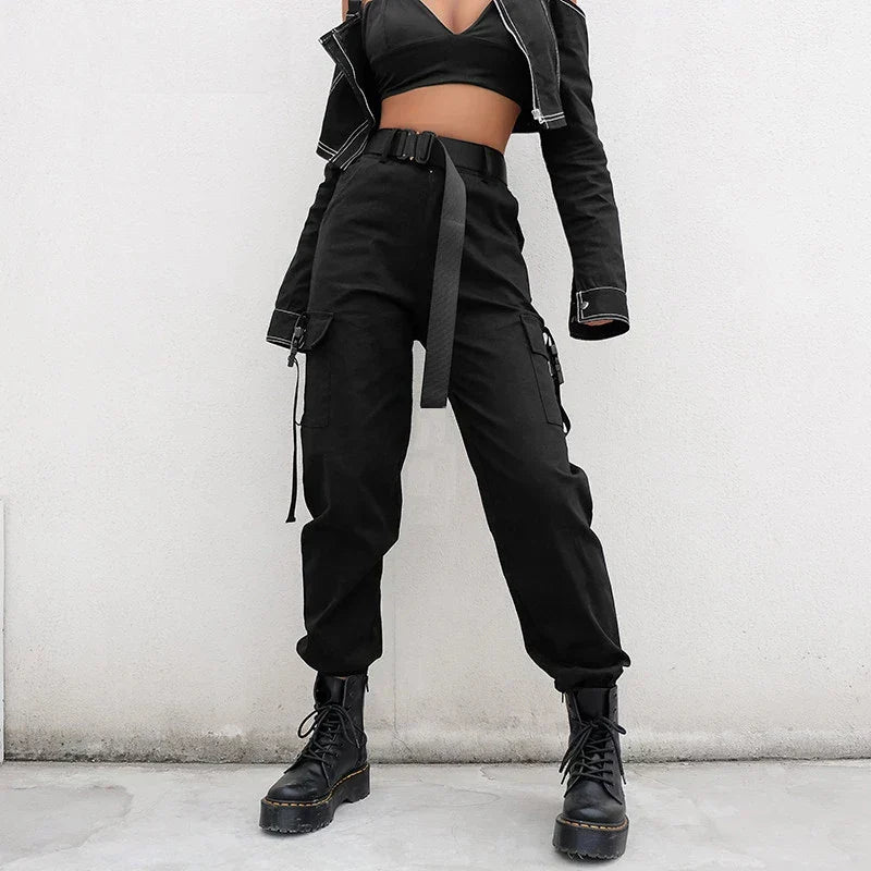 Chic Und Stil women's high waist elastic cargo pants in army green.