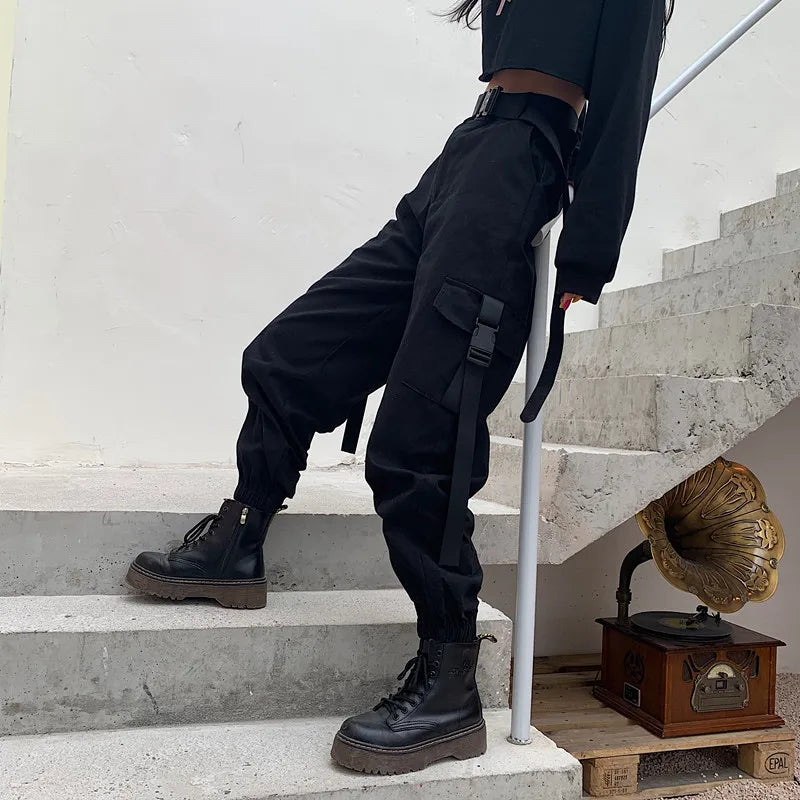 Women's casual wear: army green high waist cargo pants with elastic waist.