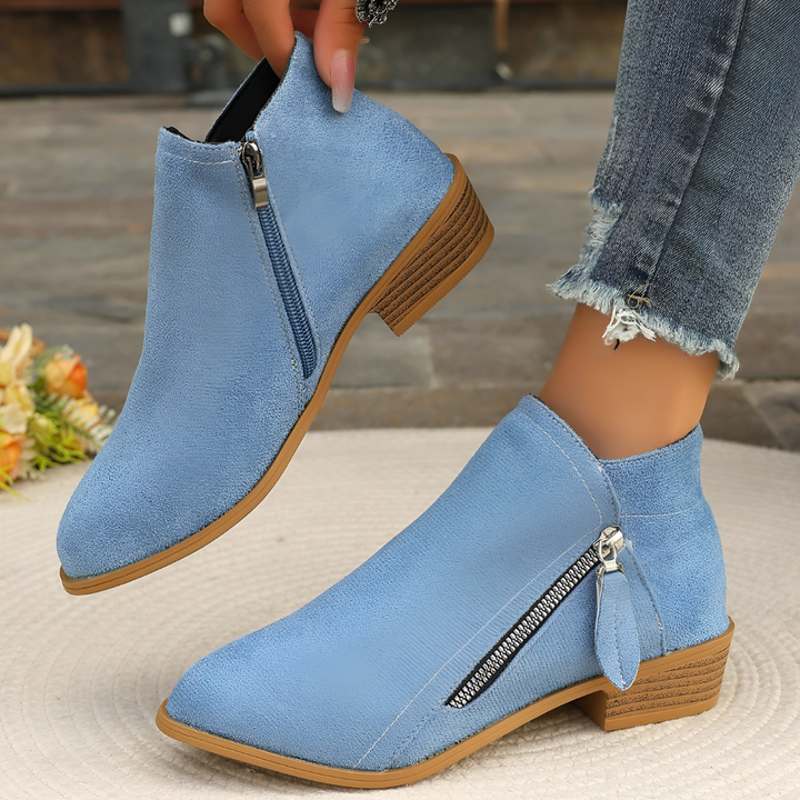 Comfortable women's ankle boots with a functional zipper, ideal for all-day wear.