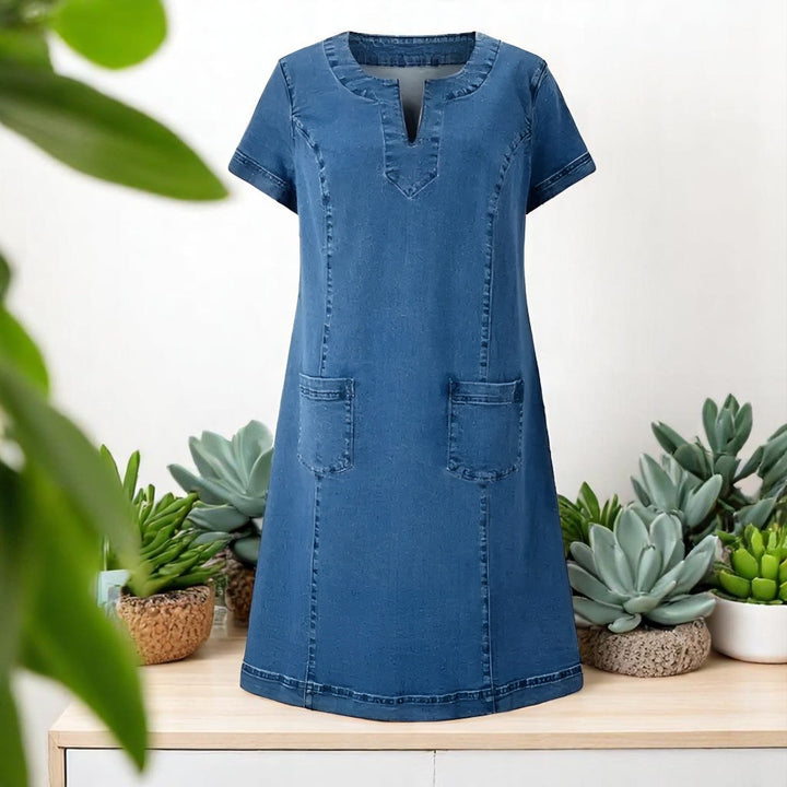 Versatile women's blue midi dress, perfect for spring & summer. Achieve an elegant yet casual look with this chic everyday dress.