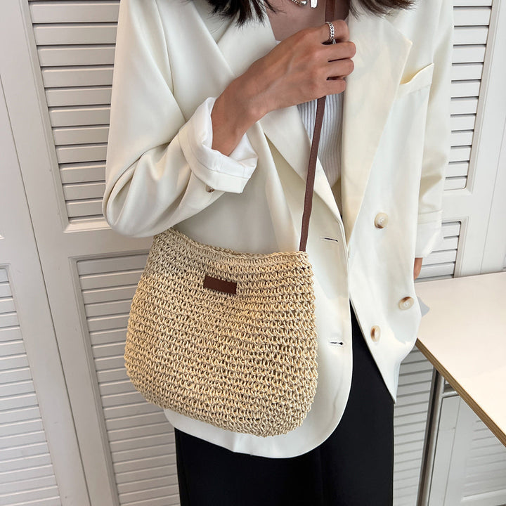 Elegant women's crossbody shoulder bag, versatile for daily use, ideal for a chic and casual summer style.