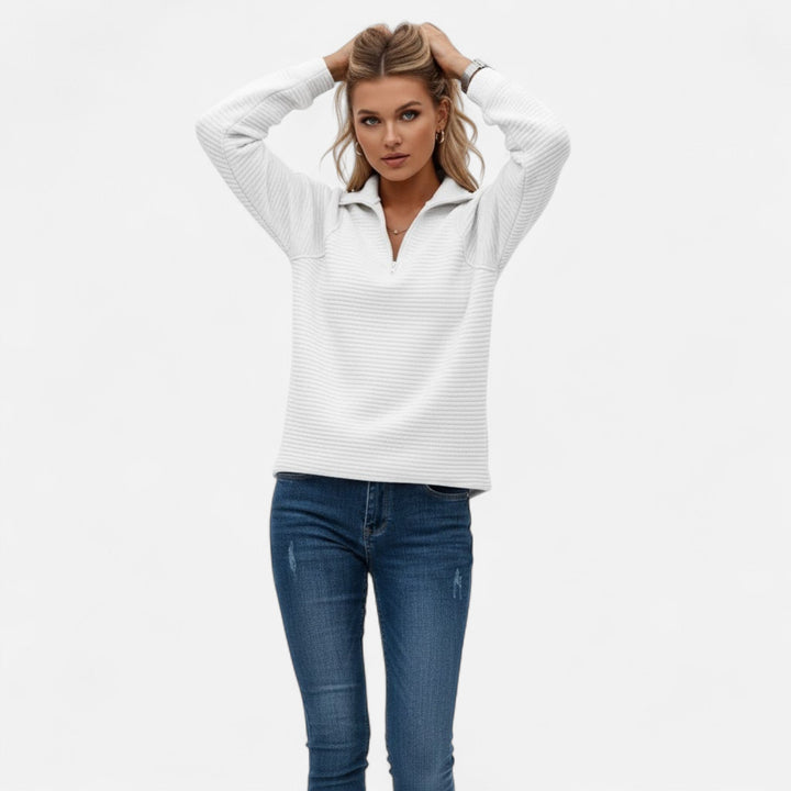 Elegant women's knit pullover, zipper stand-collar, ideal for sophisticated everyday wear.