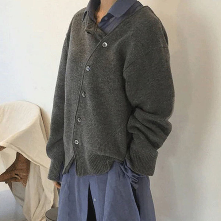 Cozy women's long sleeve knitted sweater, perfect for comfortable and chic everyday wear. Versatile pullover top.