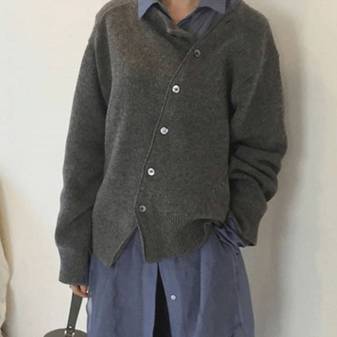 Women's comfortable knitted sweater. Chic long sleeve pullover top, versatile fashion knitwear for everyday style.