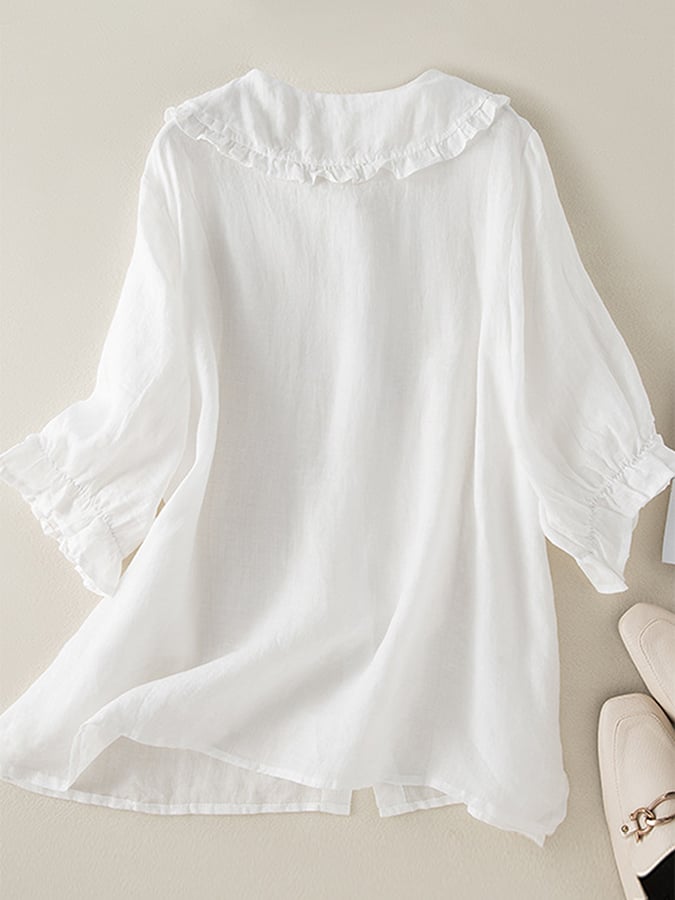 Versatile women's ruffled neck shirt, ideal for a chic and comfortable everyday outfit. Loose fit.