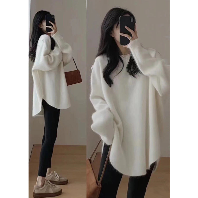 Comfortable women's mid-length pullover sweater. Versatile for effortless autumn and winter fashion.
