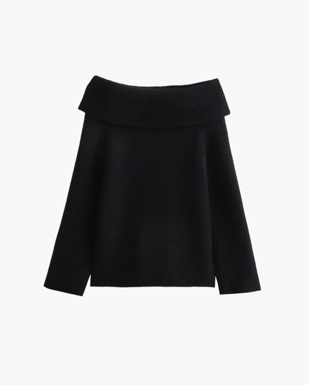 Chic women's off-shoulder jumper sweater, perfect for elegant autumn & winter style. Cozy knitwear with relaxed fit.