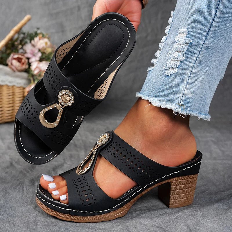 Chic women's orthopedic sandals for all-day comfort. Supportive design, ideal for daily wear.