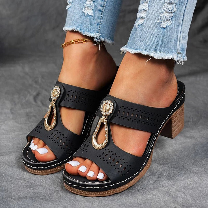 Women's chic orthopedic slip-on sandals. Excellent arch support & comfort for pain relief.
