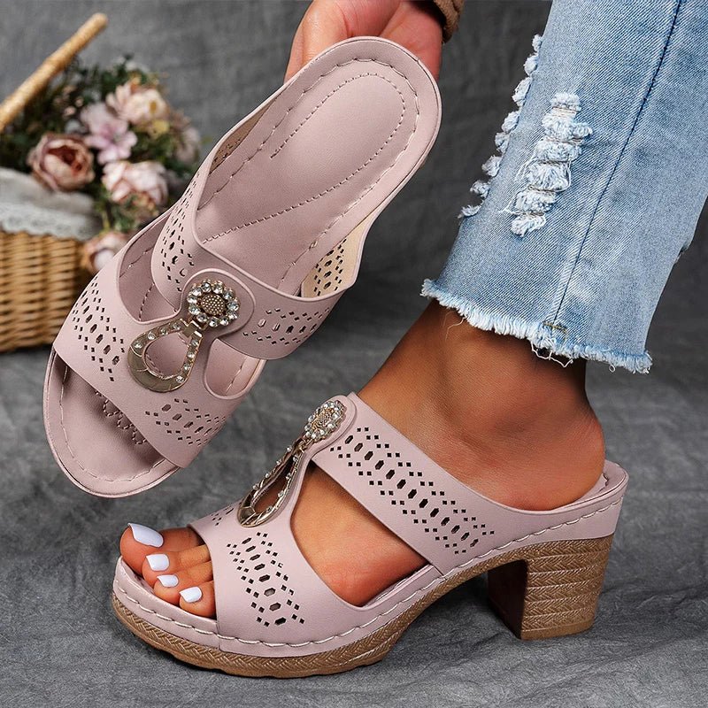 Women's supportive orthopedic sandals. Ideal for pain relief, offering all-day comfort and chic style.