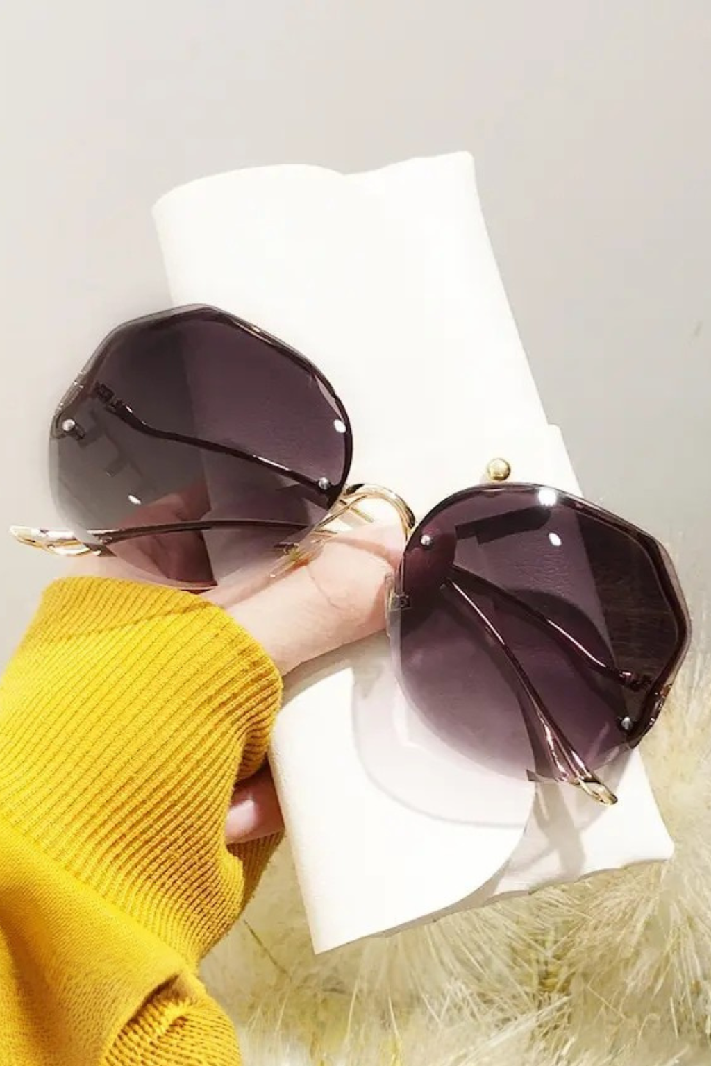 Classic oversized rimless gradient sunglasses for women, updated for a modern and chic fashion look.