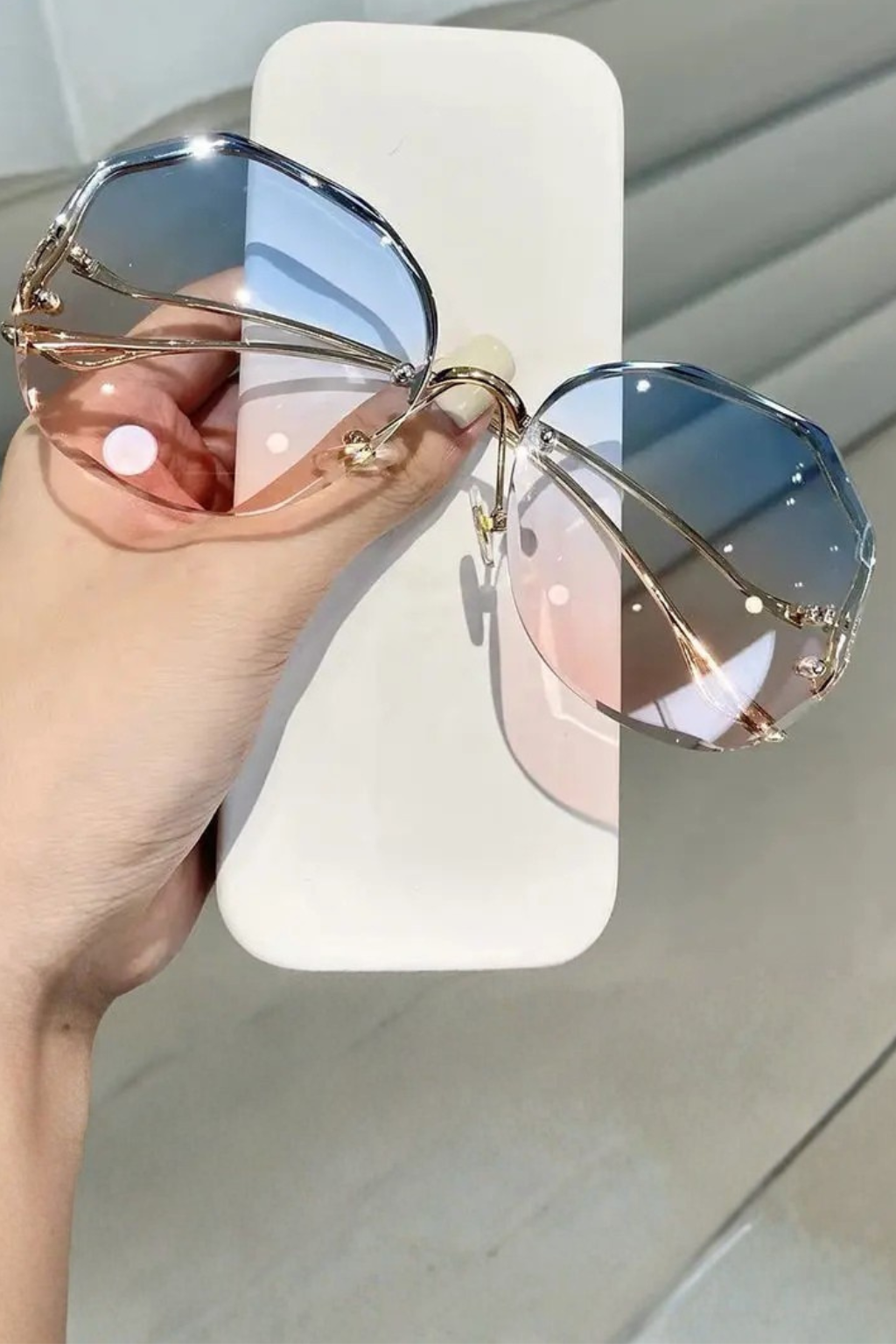 Women's oversized rimless sunglasses featuring stylish gradient lenses, for effective sun protection.