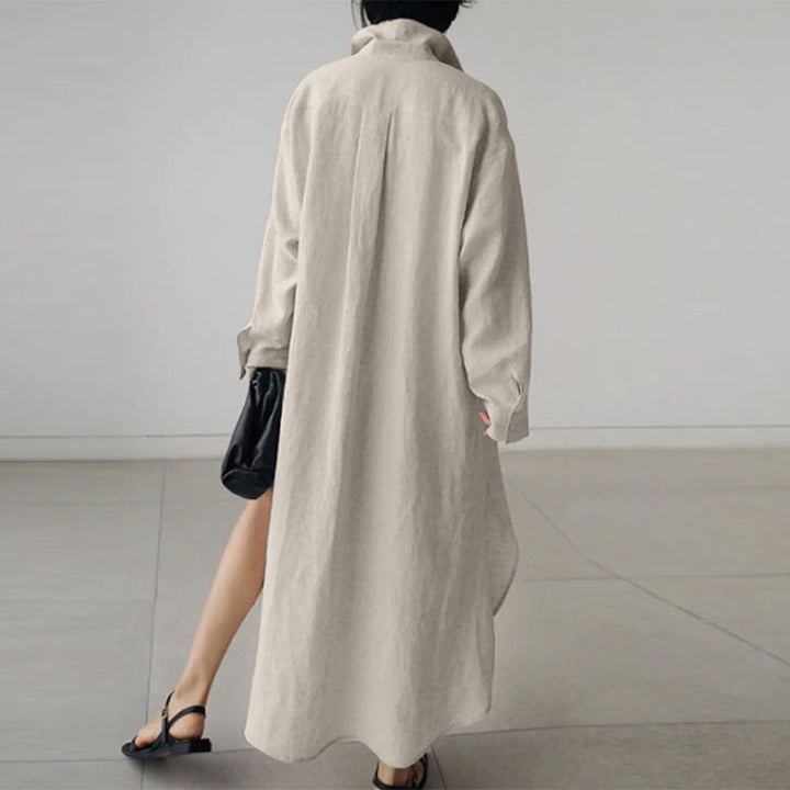 Stylish women's oversized casual shirt dress, a comfortable midi option for everyday wear with an elegant loose fit.