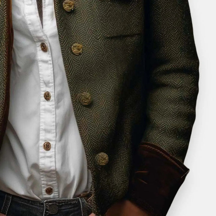 Women's quilted fall jacket. A versatile utility style with sophisticated gold buttons & a flattering tailored fit.