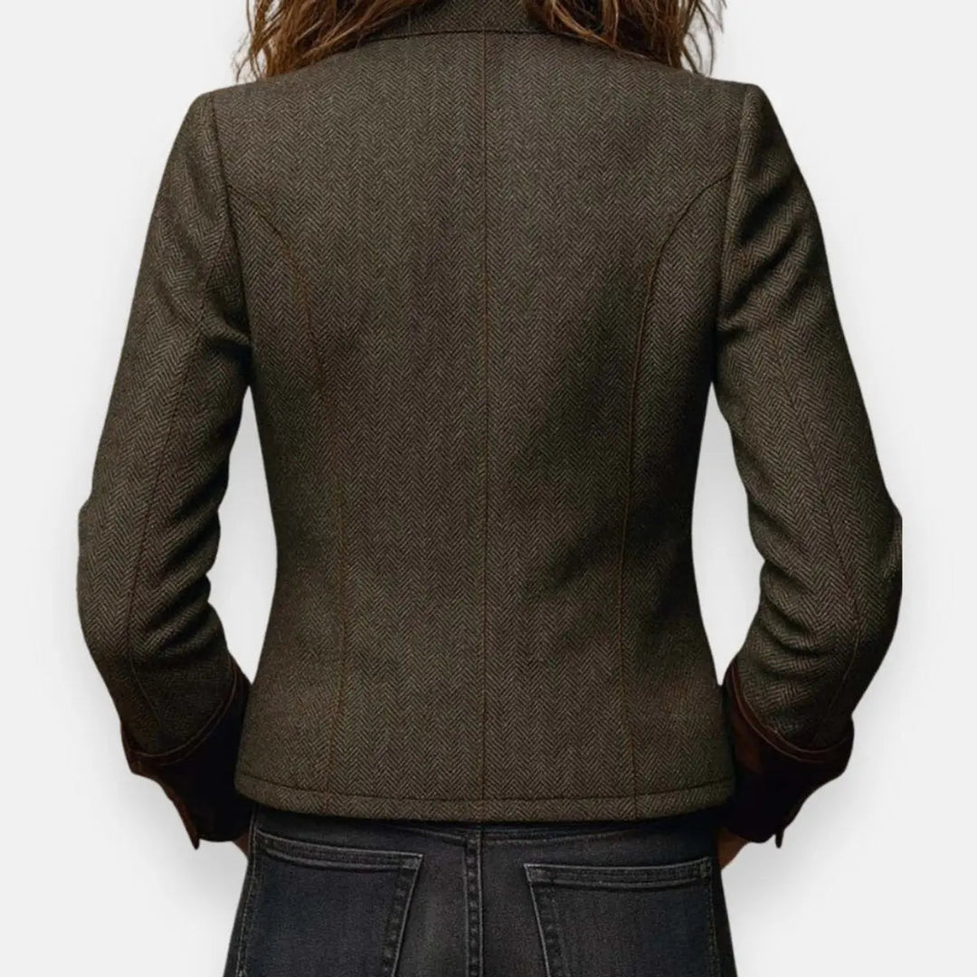 Trendy women's quilted utility jacket with prominent gold buttons. Essential fall outerwear for a chic, everyday look.