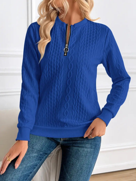 Cozy and warm women's quilted zip-up sweater, ideal for fall and winter.