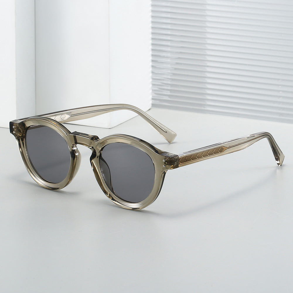 Fashionable women's round sunglasses, a vintage-inspired accessory with essential UV400 sun protection.